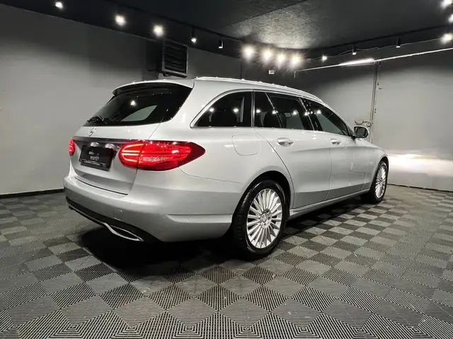 Mercedes-Benz C view 4