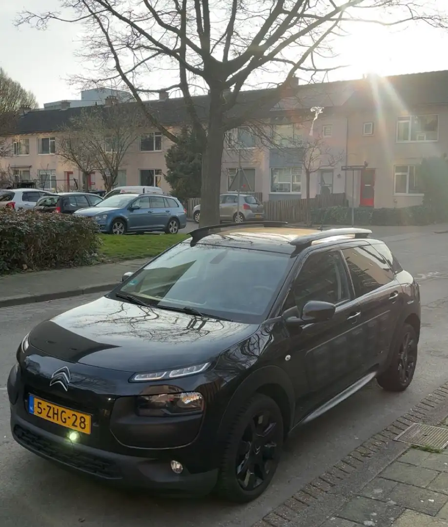 Citroen C4 Cactus 1.2 e-VTi Shine Zwart - 1