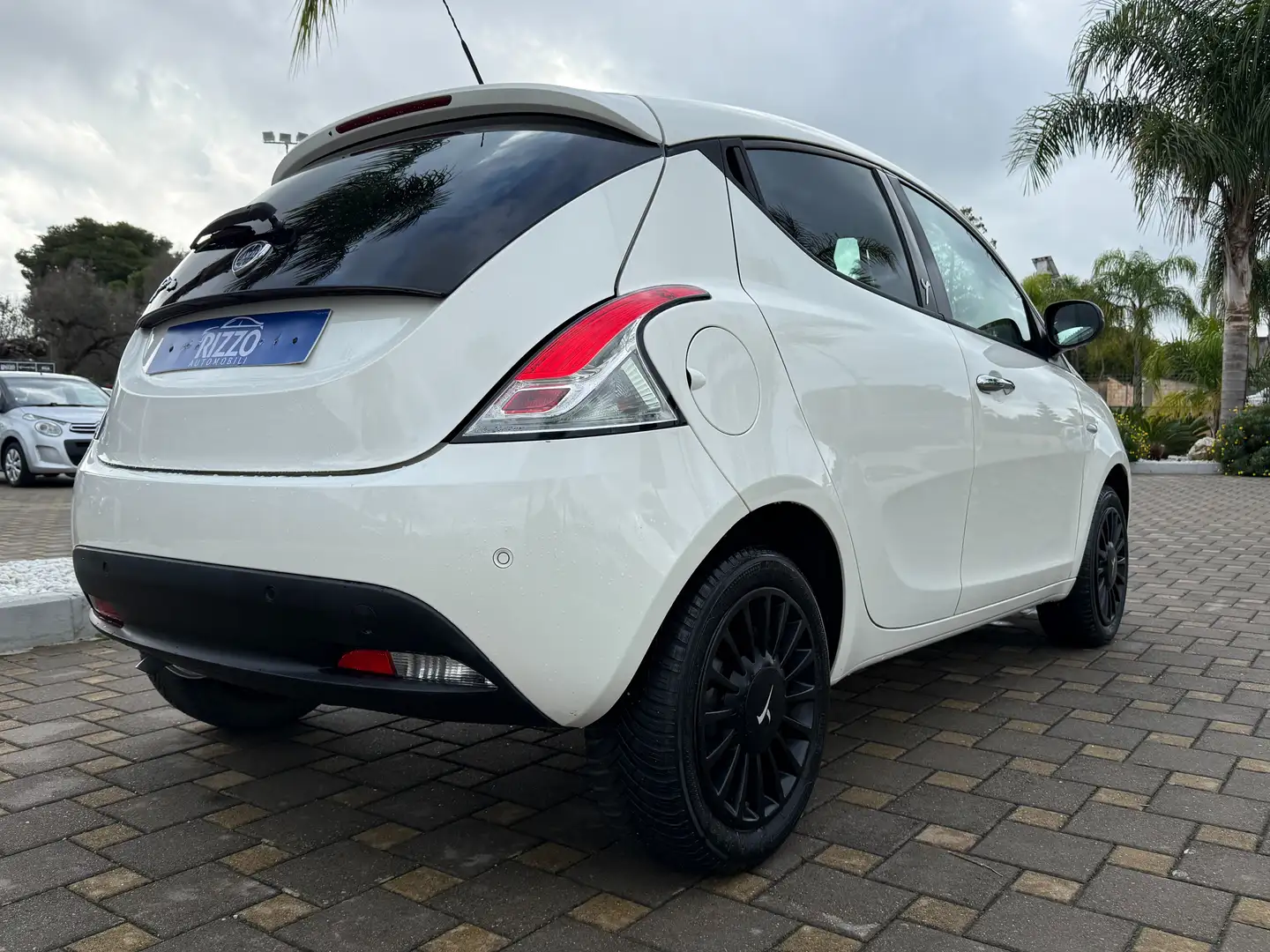 Lancia Ypsilon 1.2 69 CV ELEFANTINO 50000KM Bianco - 2