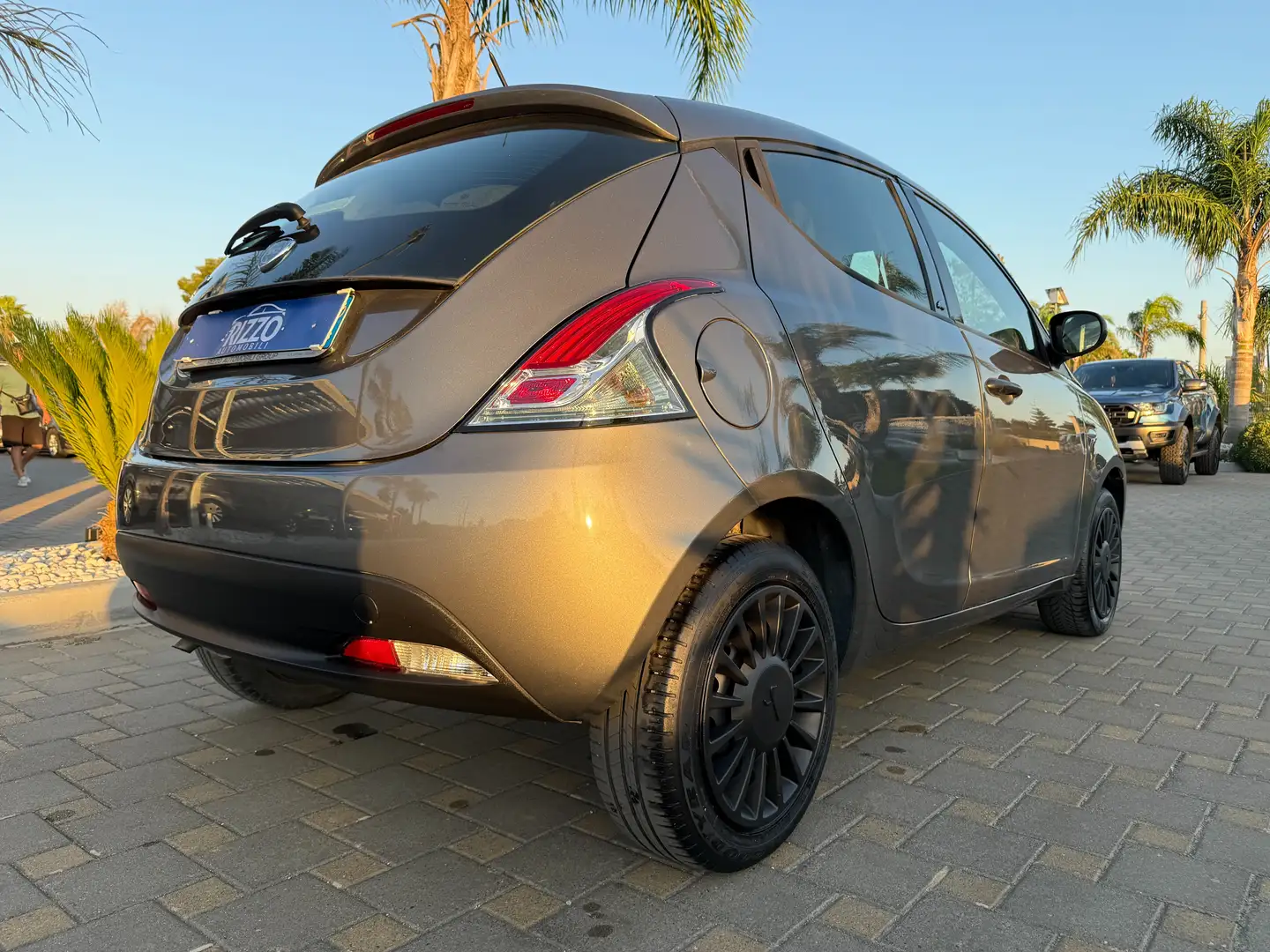 Lancia Ypsilon 1.2 69 CV ELEFANTINO 39000KM Gris - 2