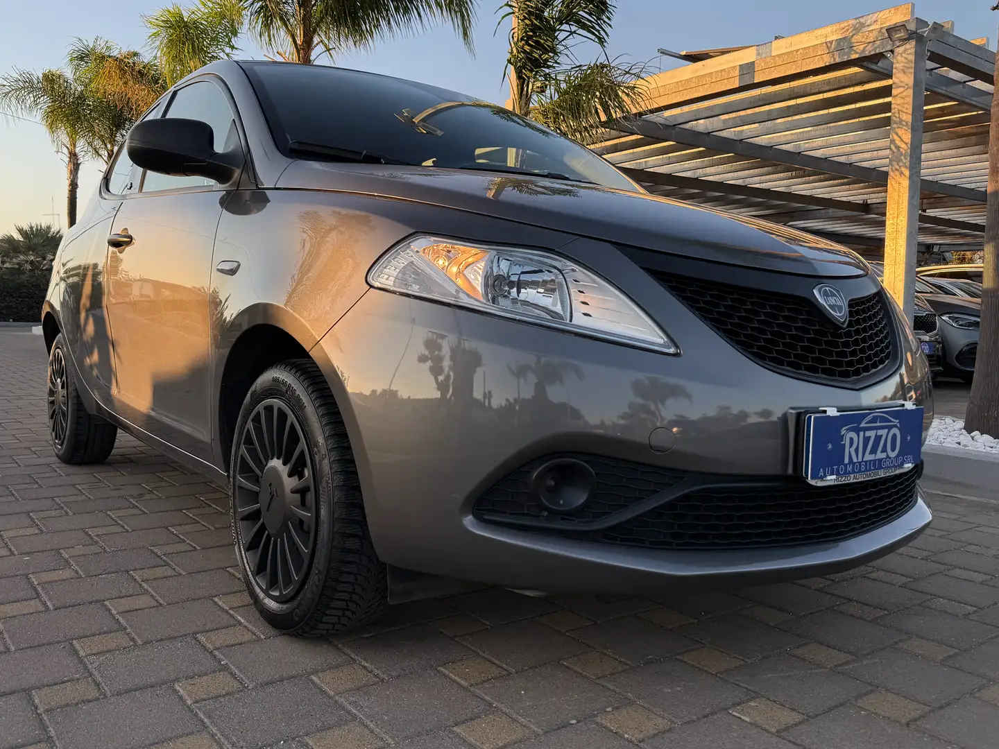Lancia Ypsilon 1.2 69 CV ELEFANTINO 39000KM Gris - 1