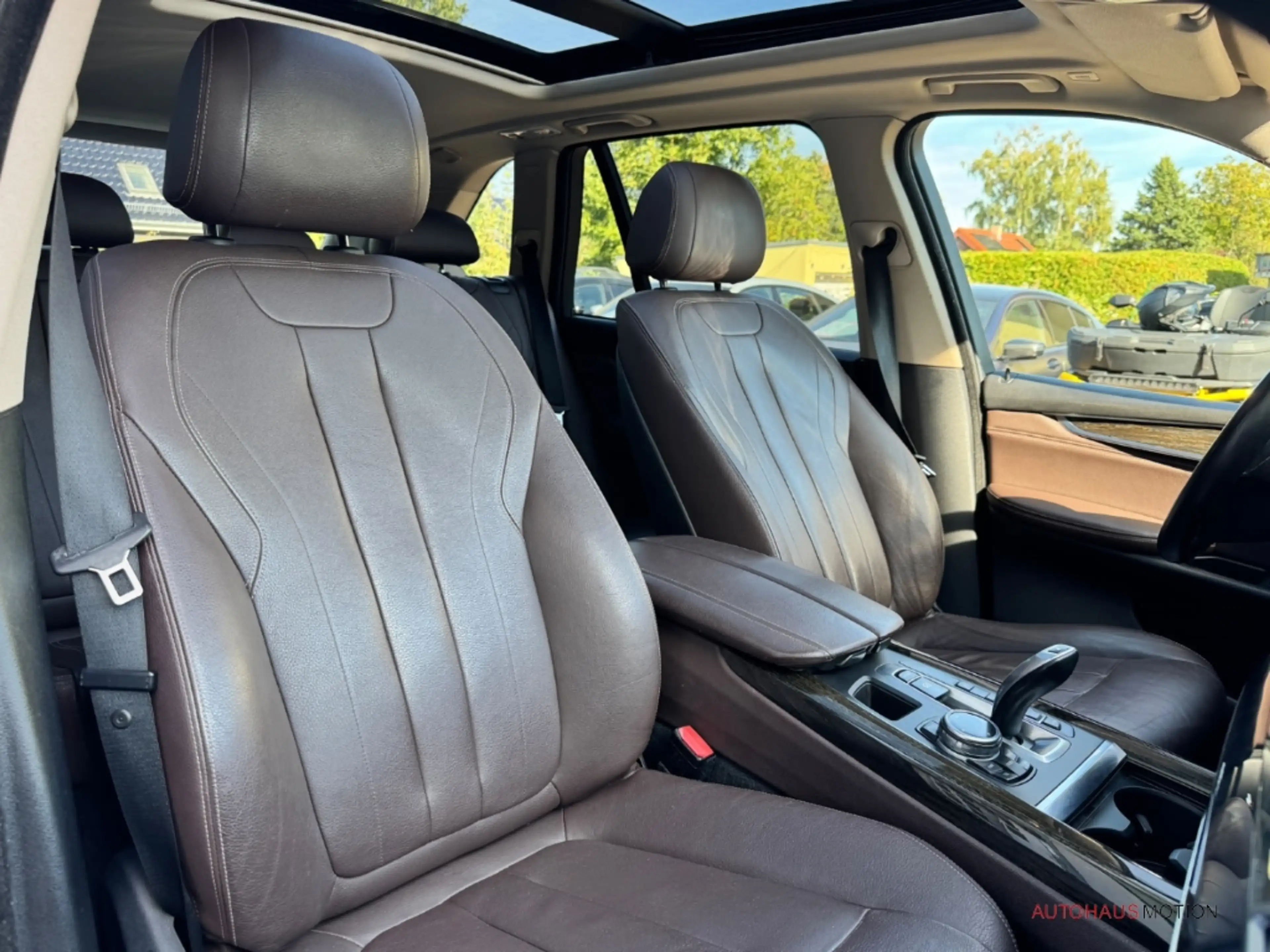 BMW X5 xDrive40d Pano Navi Leder LED Totwinkelassistent — photo 15