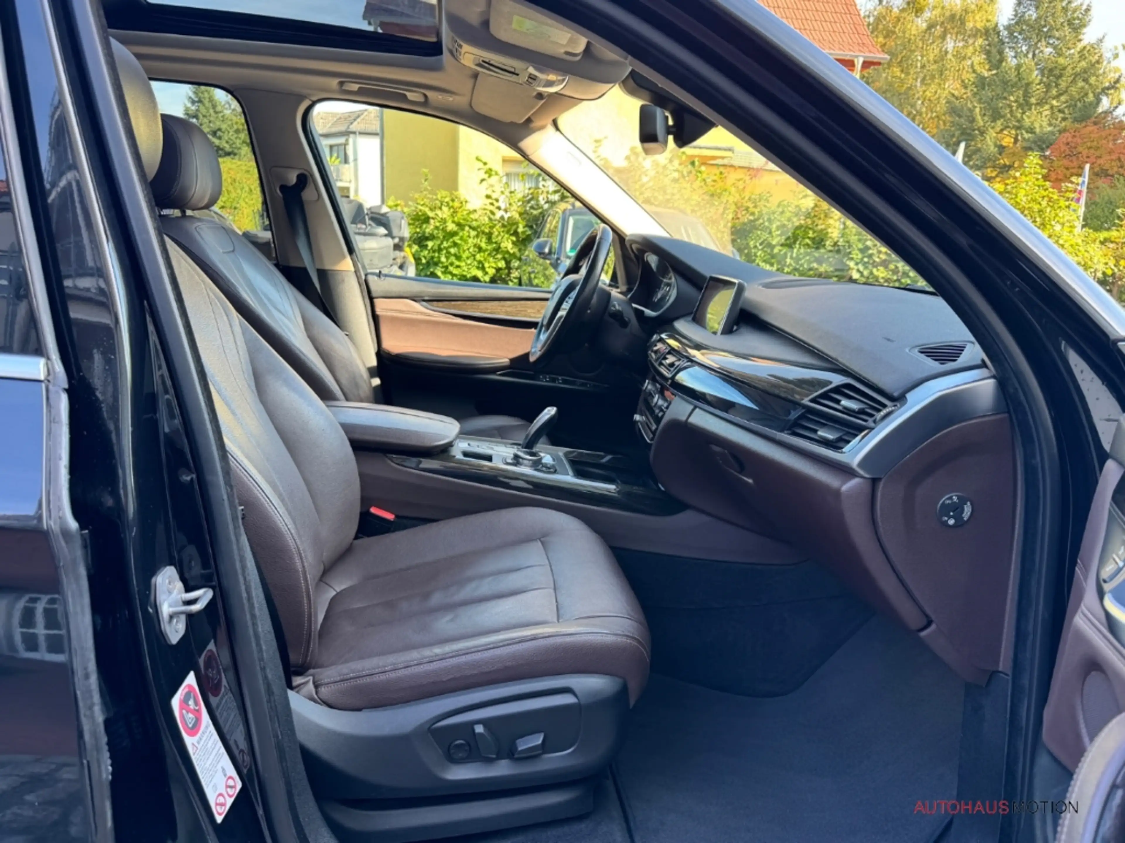 BMW X5 xDrive40d Pano Navi Leder LED Totwinkelassistent — photo 14