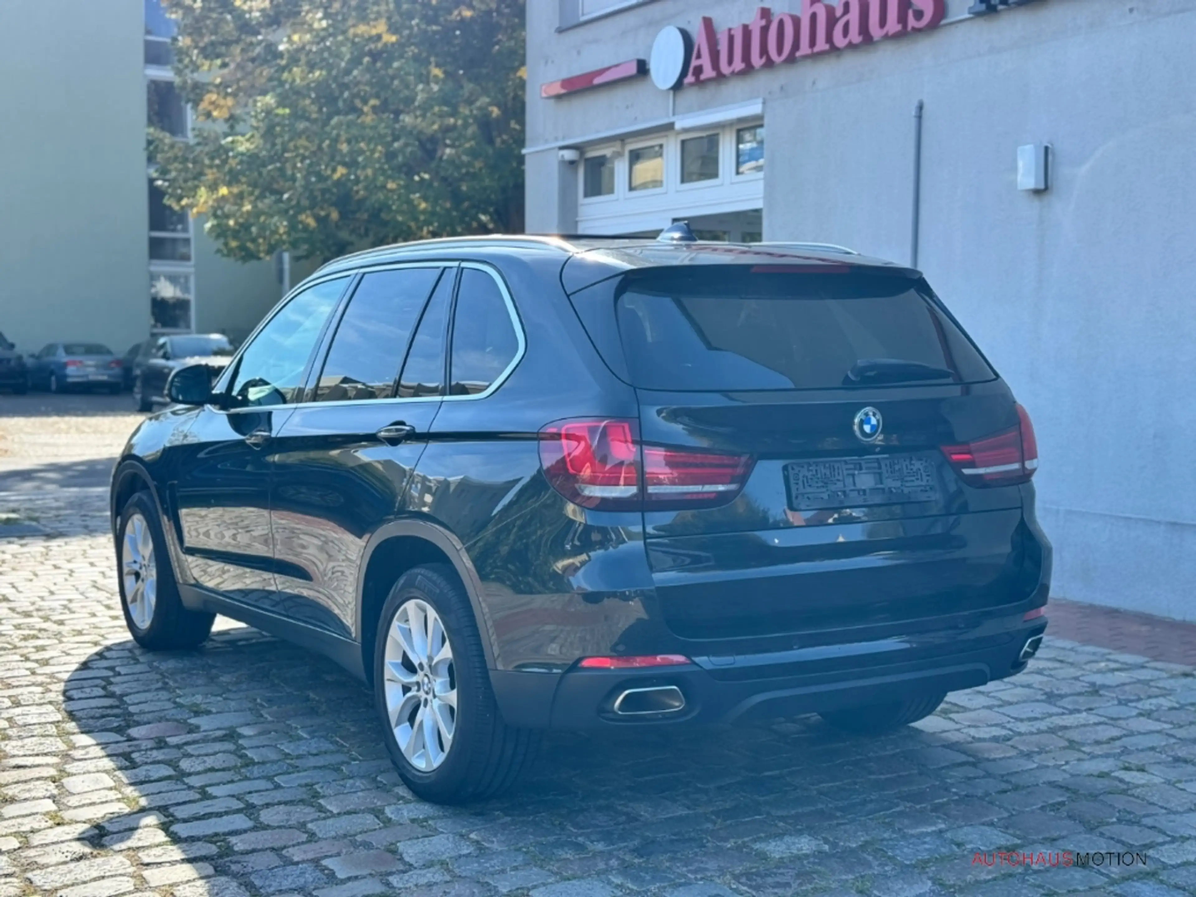 BMW X5 xDrive40d Pano Navi Leder LED Totwinkelassistent — photo 7