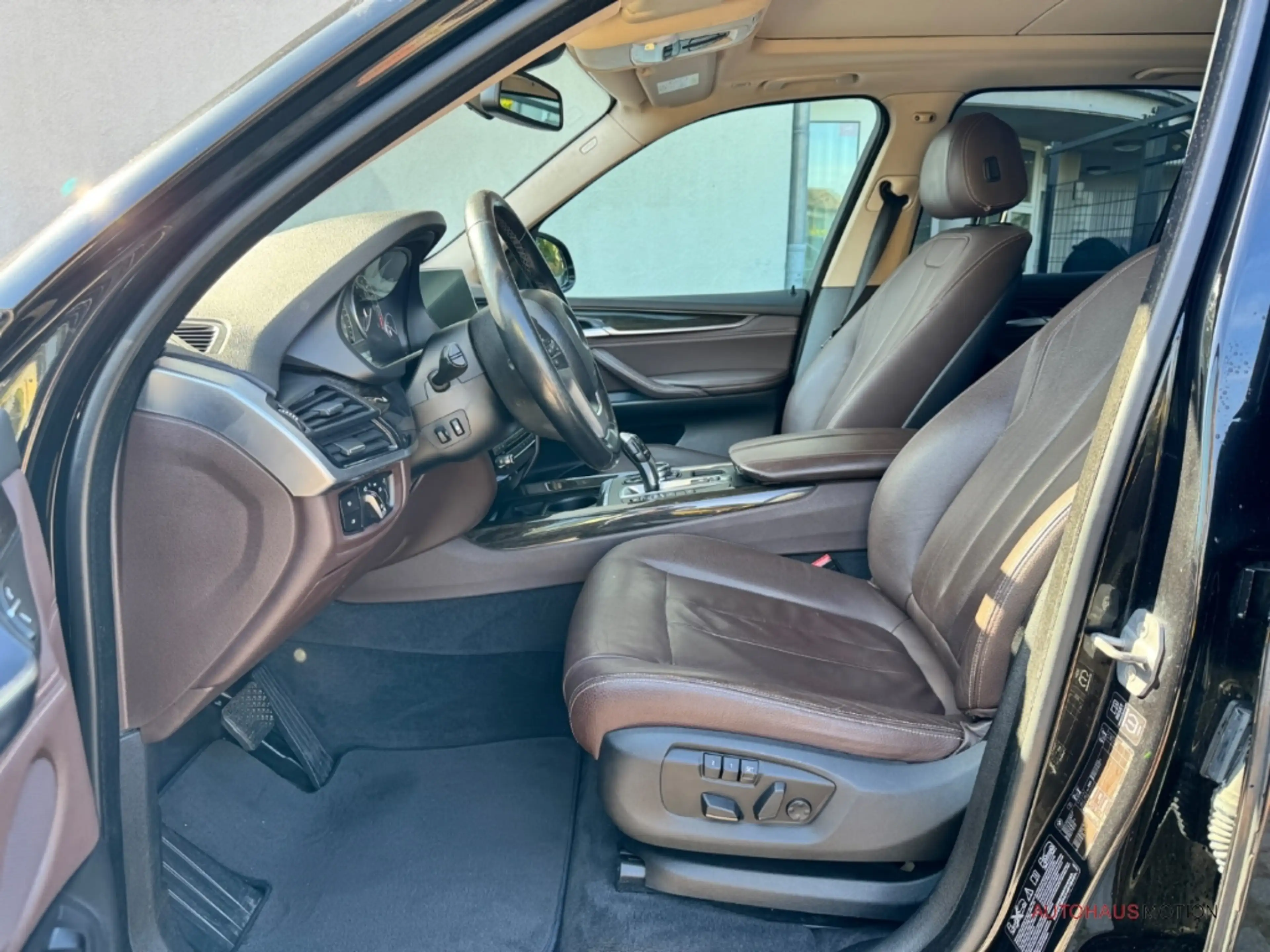 BMW X5 xDrive40d Pano Navi Leder LED Totwinkelassistent — photo 10