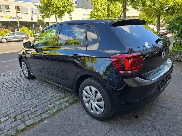 Volkswagen Polo view 3