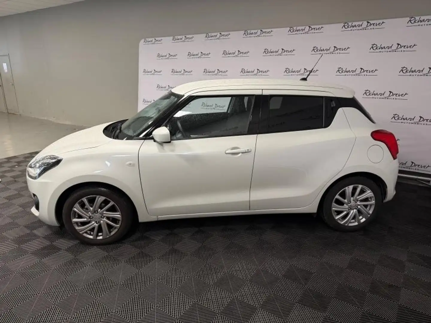 Suzuki Swift 1.2 Hybrid 83ch Privilège Auto Blanc - 2
