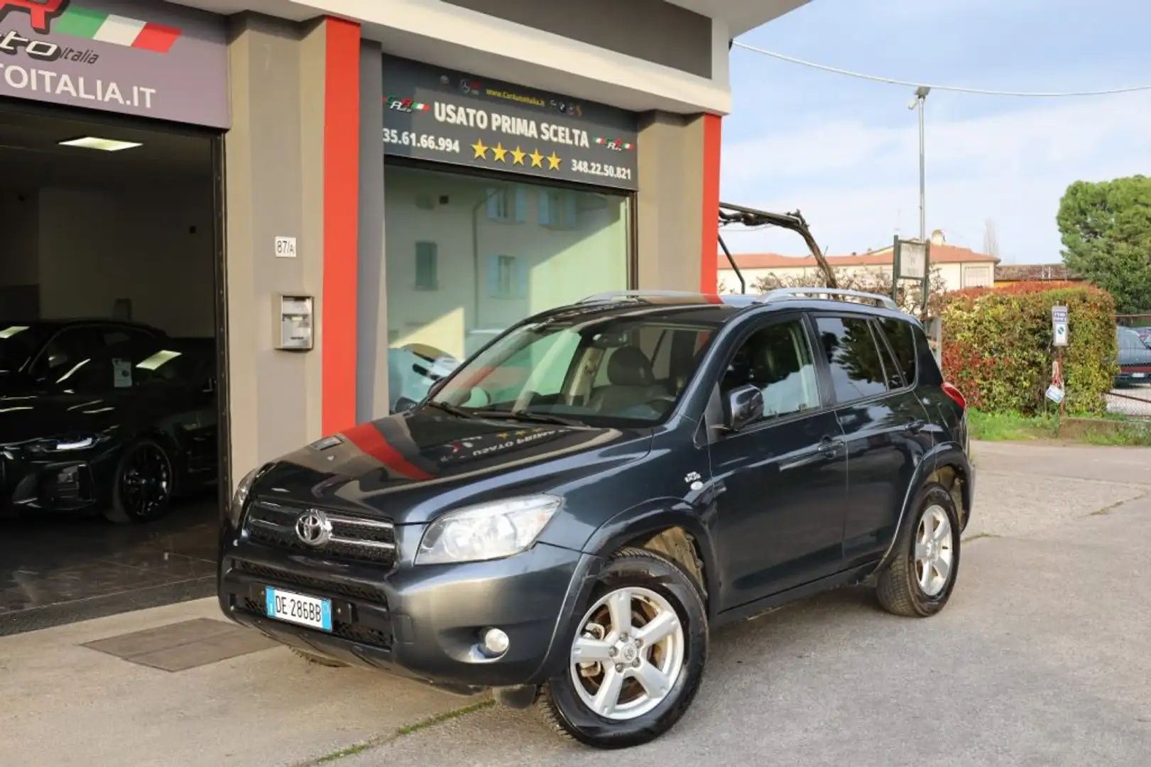 Toyota RAV 4 2.2 D-4D 177 CV Luxury UniPropietario 17" Pelle Grigio - 1
