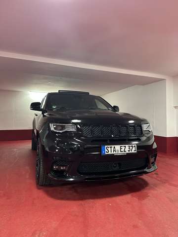 Imagine Jeep Grand Cherokee SRT