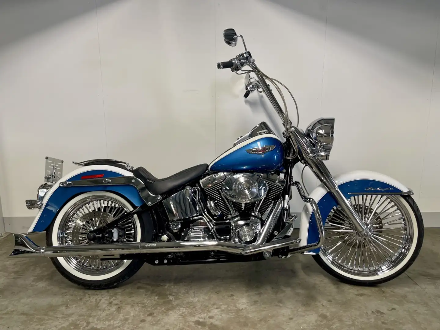 Harley-Davidson Softail FLSTN DELUXE Alb - 1