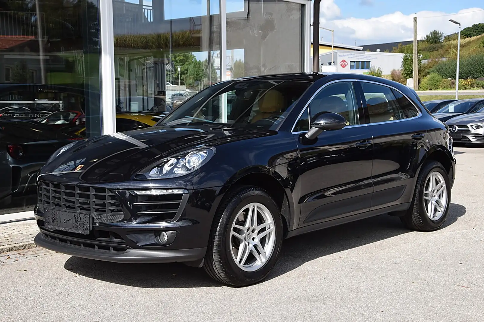 Porsche Macan 2.0 Schwarz - 2