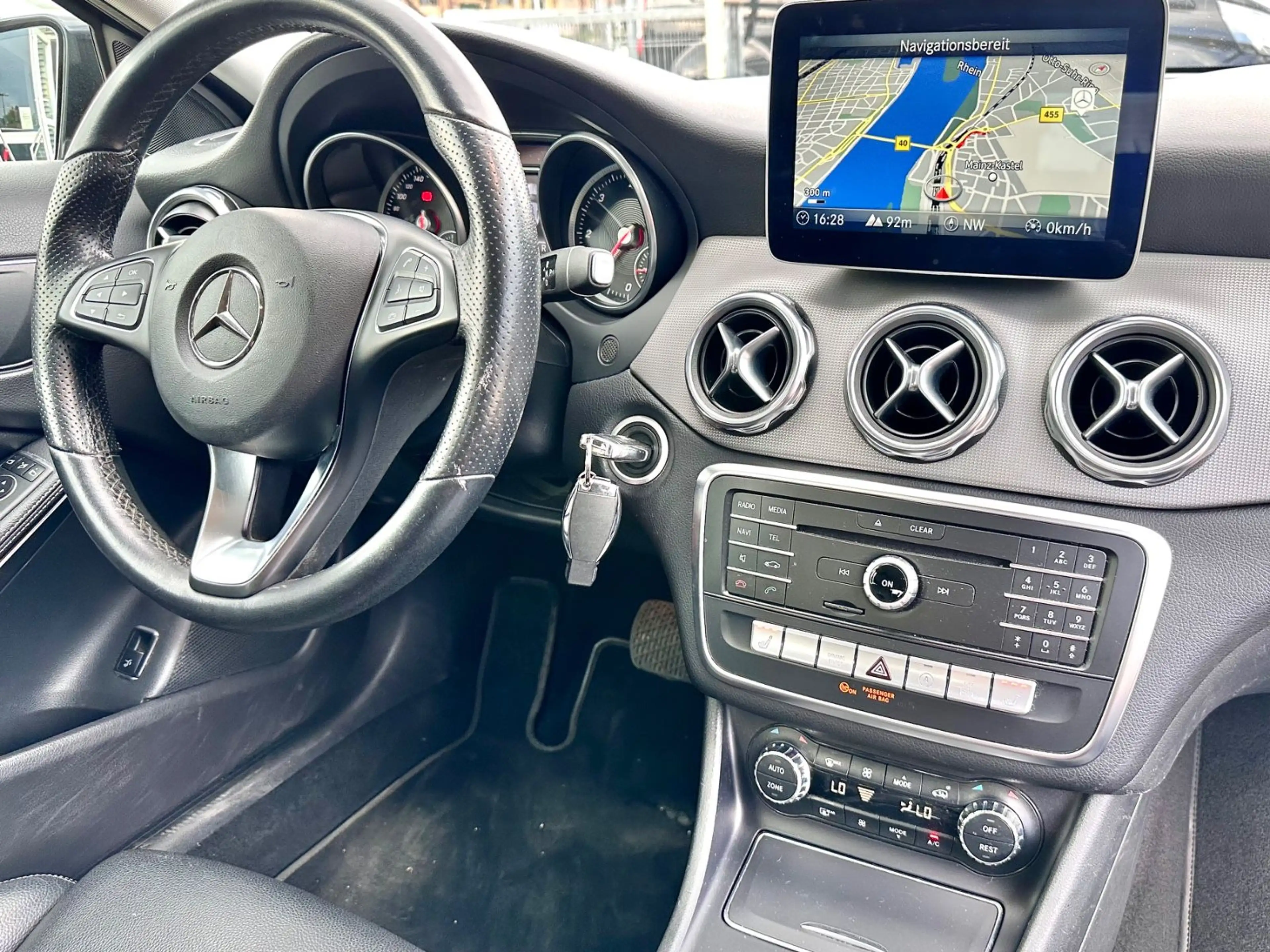 Mercedes-Benz GLA 200 d URBAN*AUTOM+MOD.2020+18LM* — photo 14