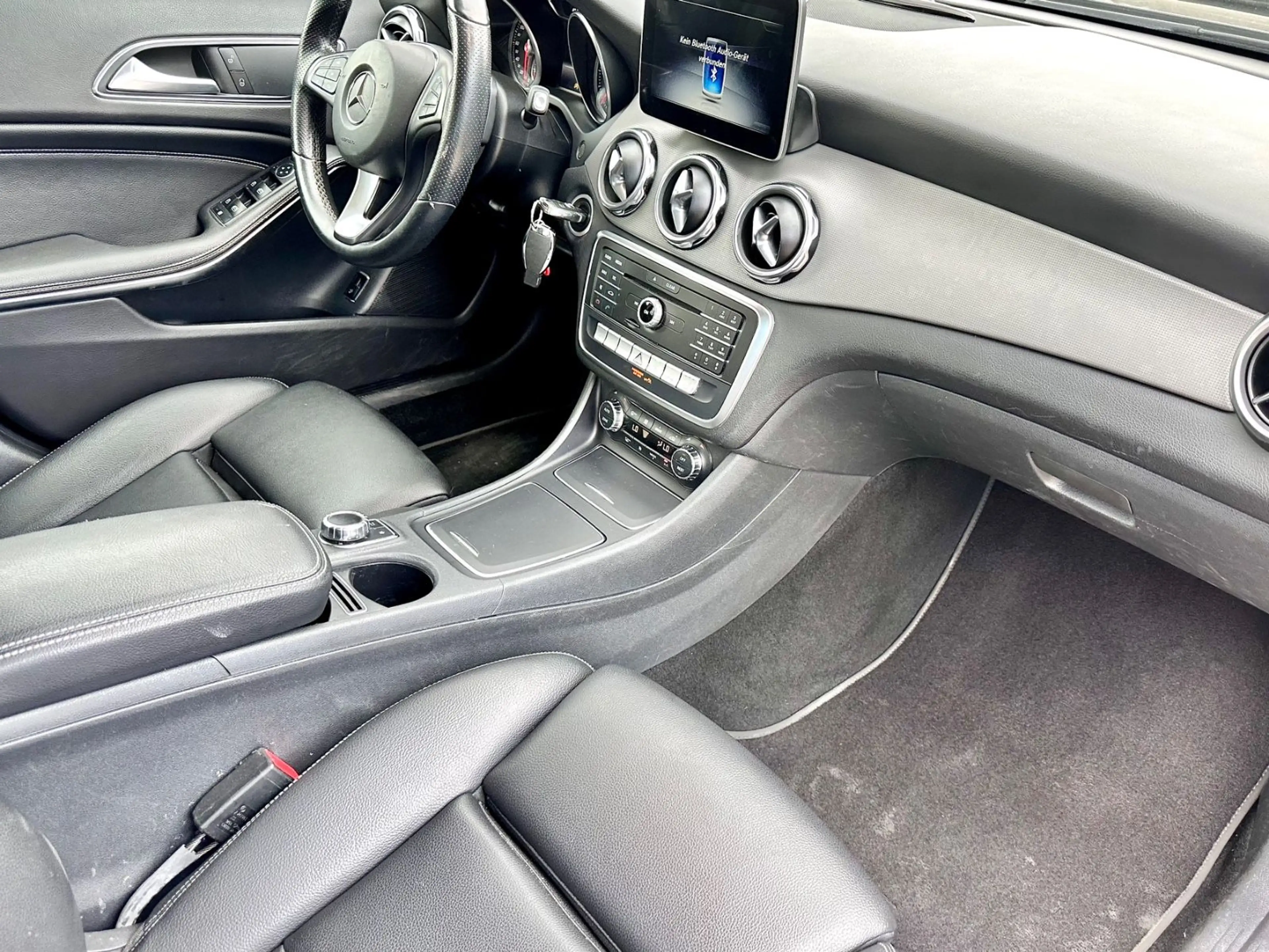 Mercedes-Benz GLA 200 d URBAN*AUTOM+MOD.2020+18LM* — photo 12