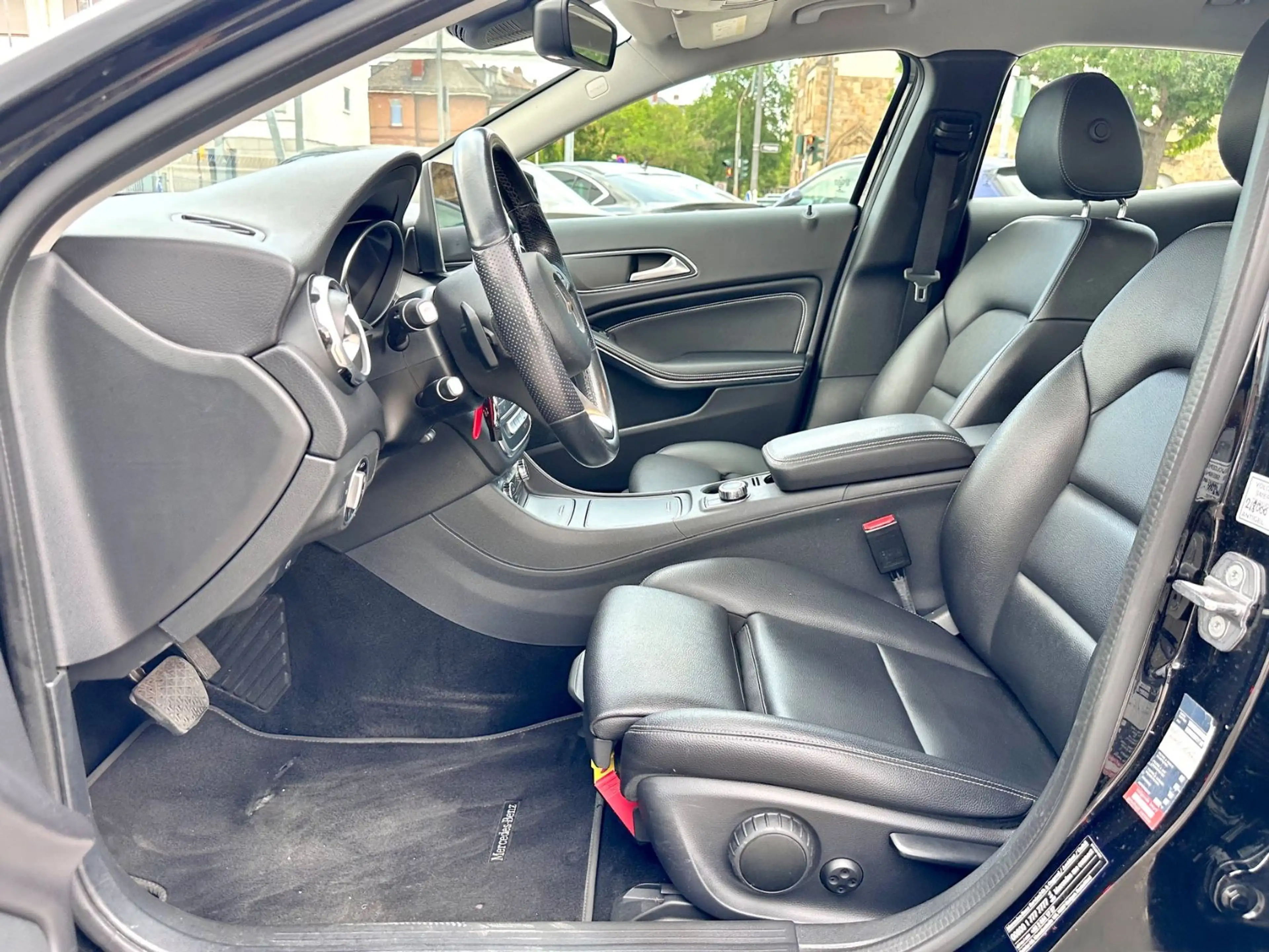 Mercedes-Benz GLA 200 d URBAN*AUTOM+MOD.2020+18LM* — photo 9