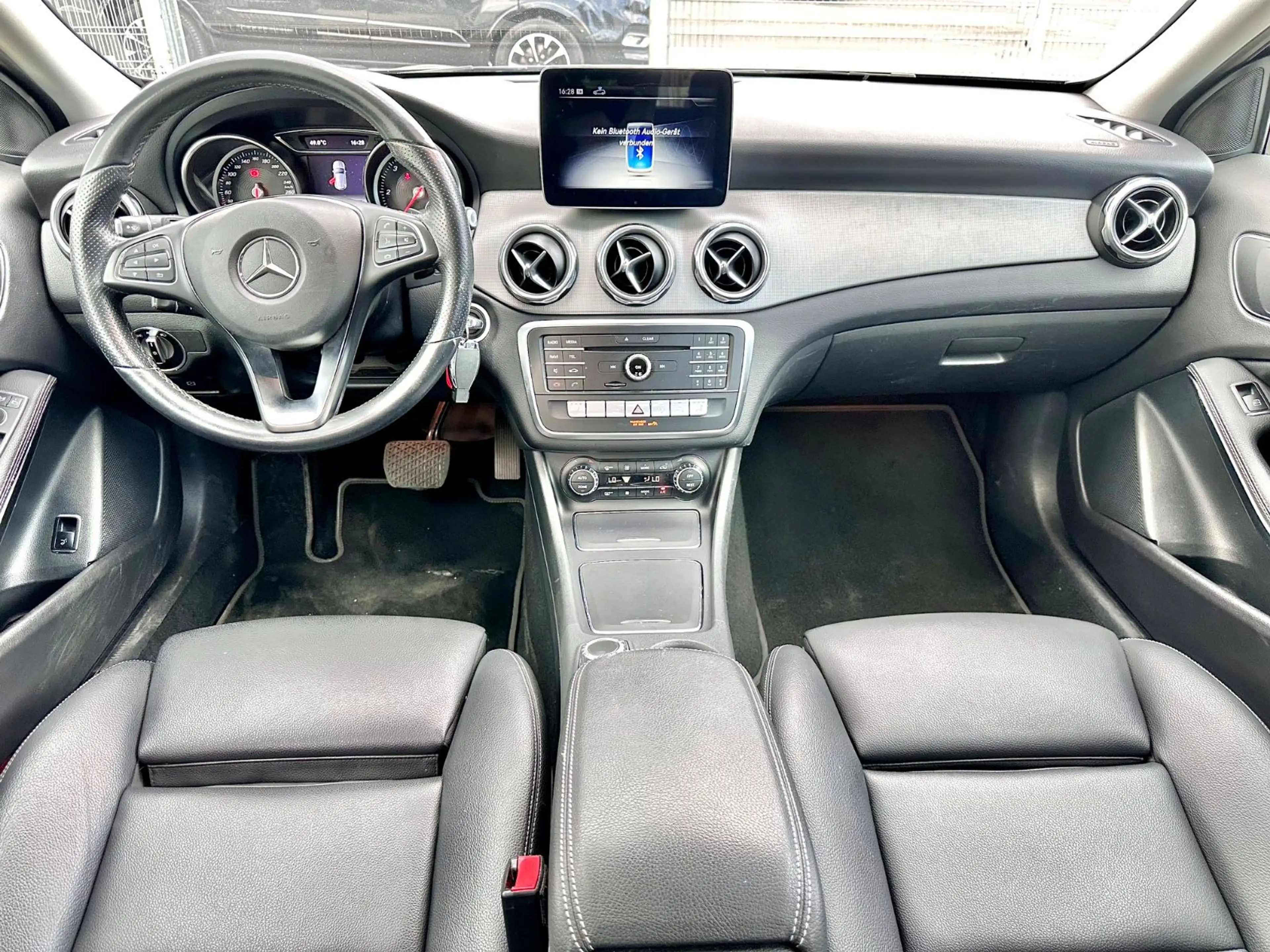 Mercedes-Benz GLA 200 d URBAN*AUTOM+MOD.2020+18LM* — photo 11