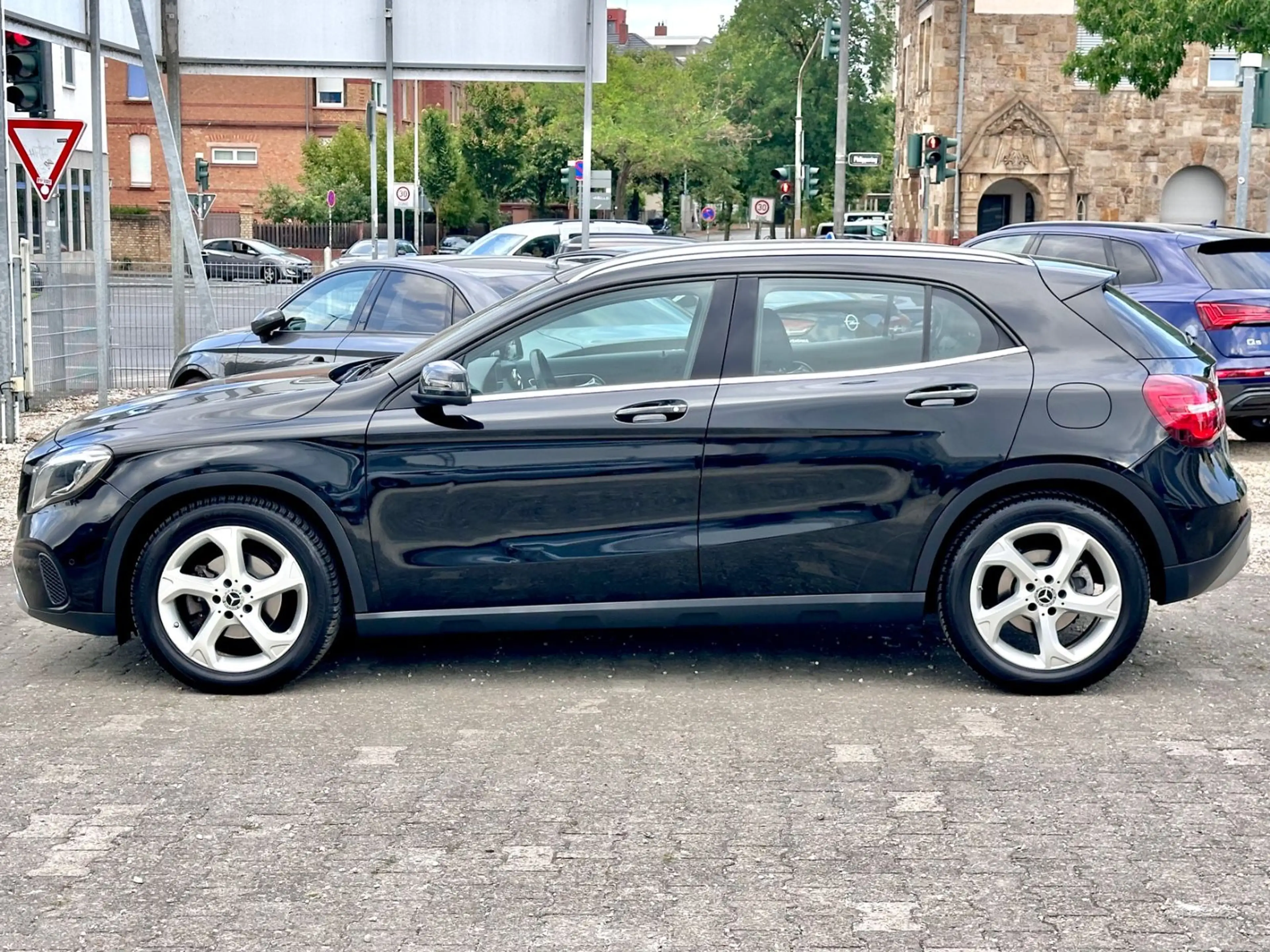 Mercedes-Benz GLA 200 d URBAN*AUTOM+MOD.2020+18LM* — photo 4