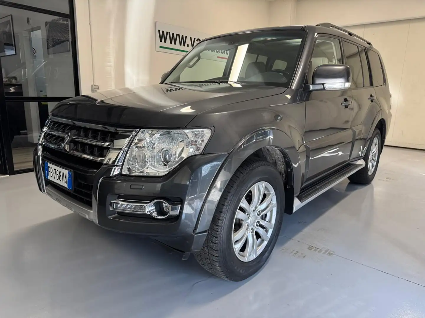 Mitsubishi Pajero 3.2 DI-D 16V aut. 5p. Intense DPF Szürke - 1