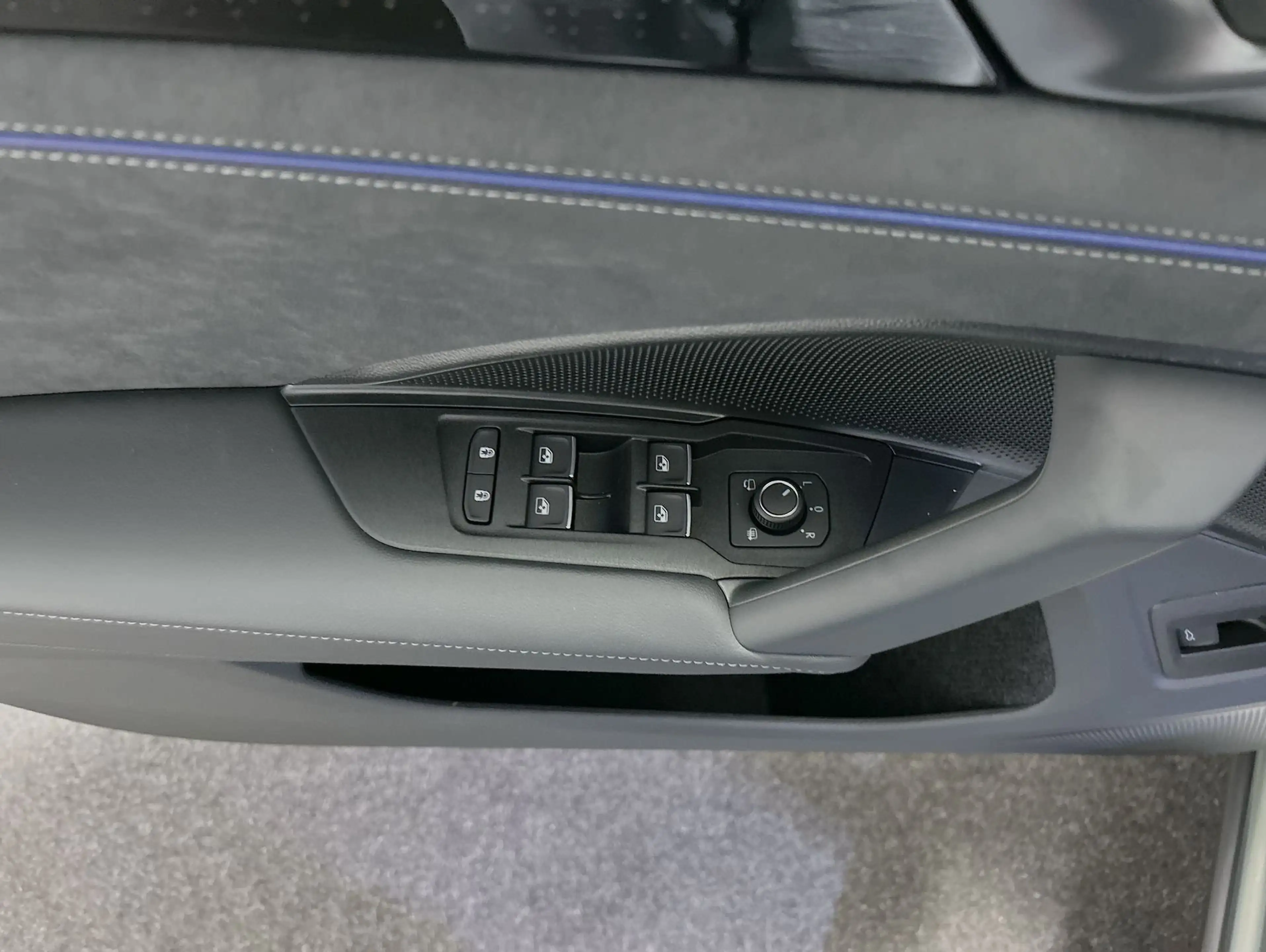 Volkswagen Tayron R-Line 2.0 TSI 4MOTION 4Motion CarPlay — photo 13