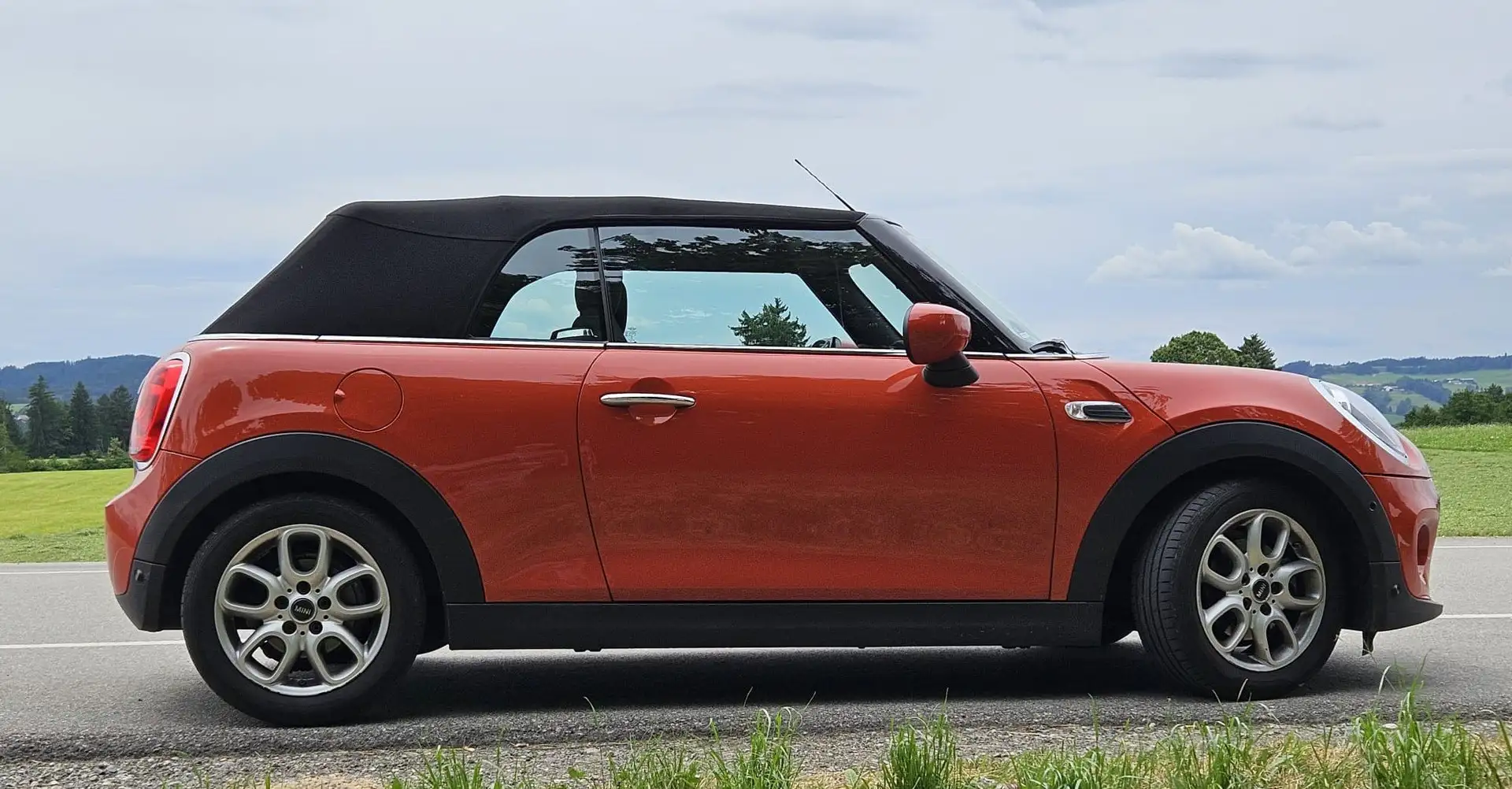 MINI Cooper Cabrio Connected Orange - 2