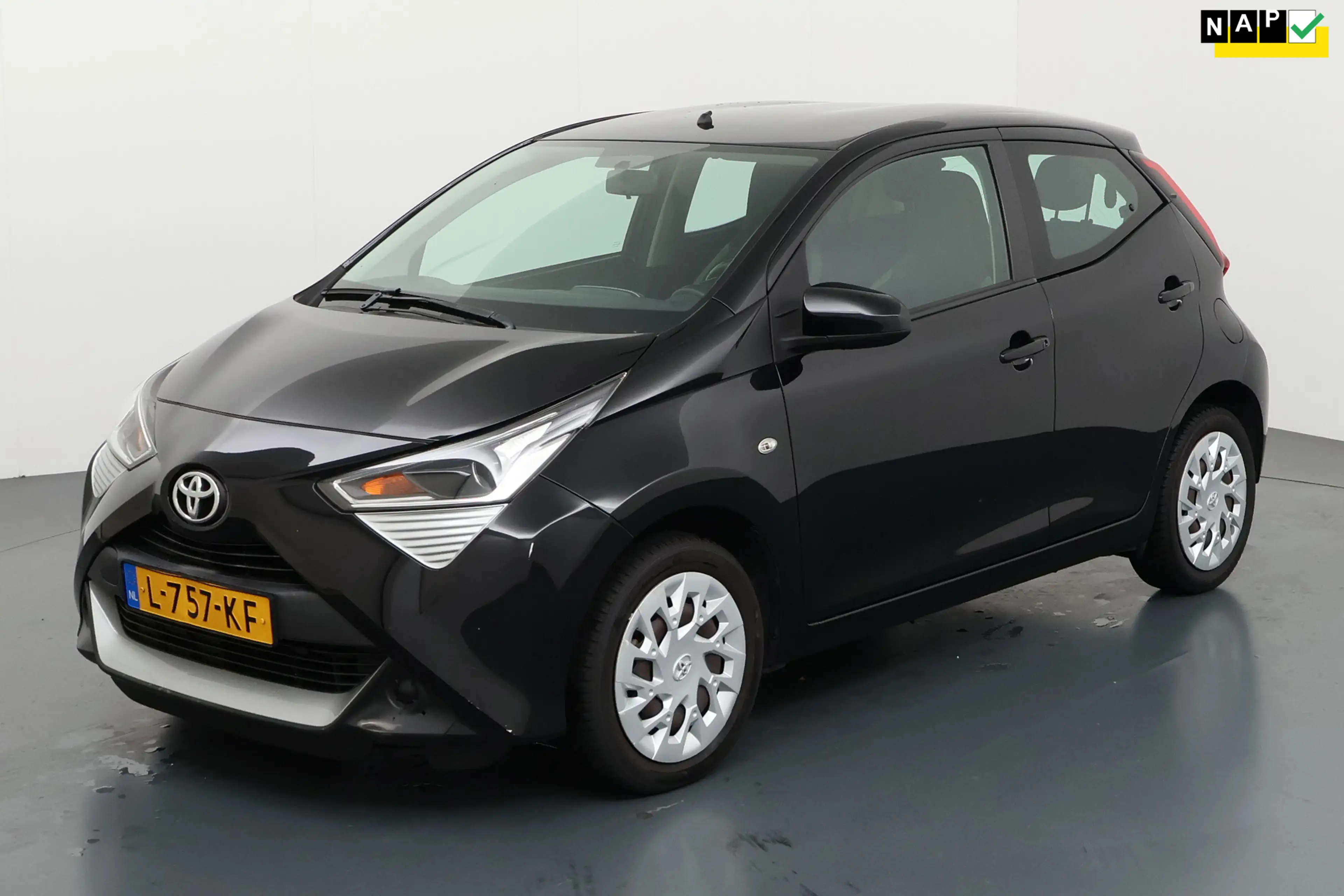 Toyota Aygo 1.0 VVT-i x-play|Camera|Airco|Cruise|Navi