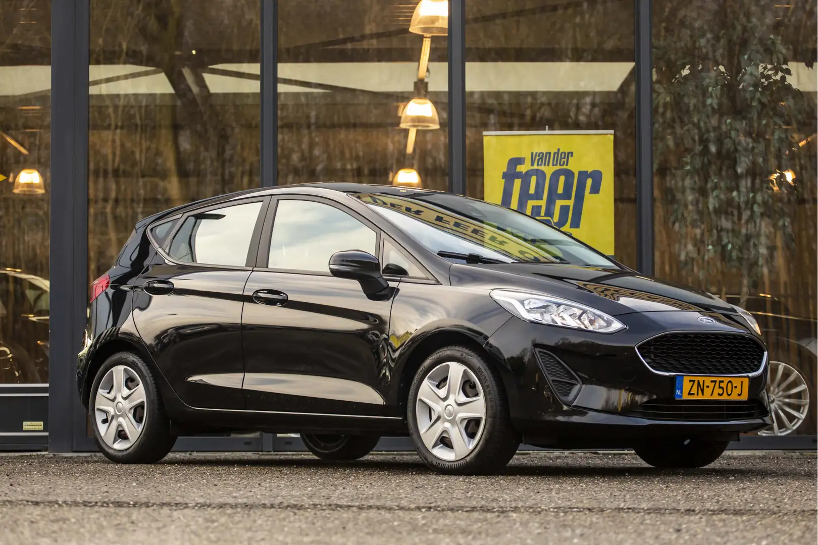 Ford Fiesta 1.1 Trend Schwarz - 1