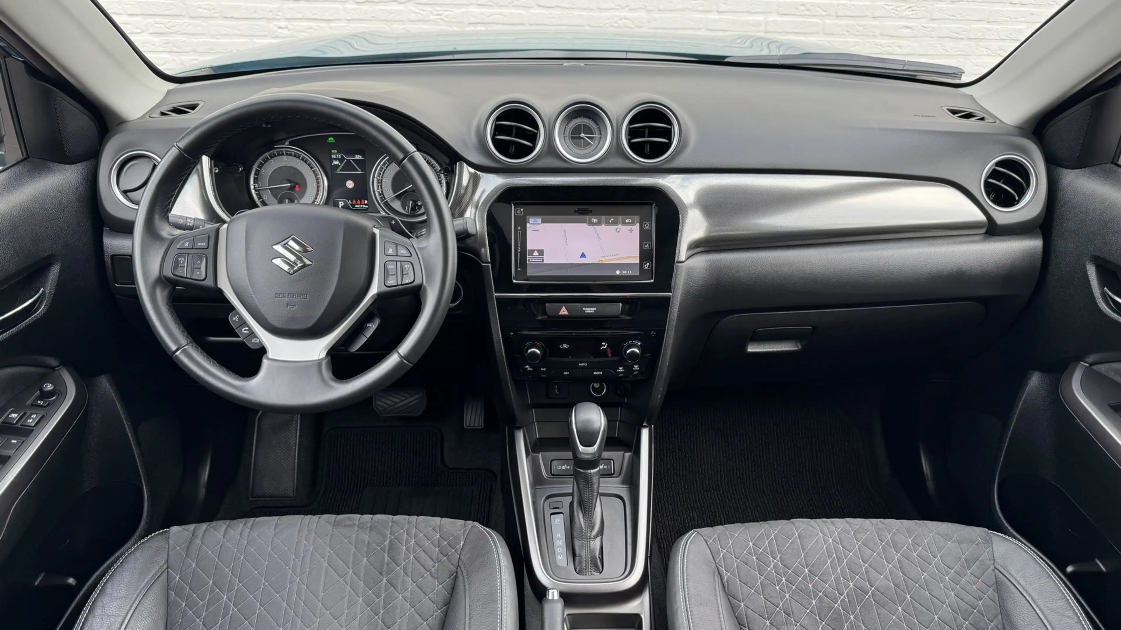 Suzuki Vitara 1.5 Hybrid Style Rhino Edition Automaat Pano Camer — photo 2
