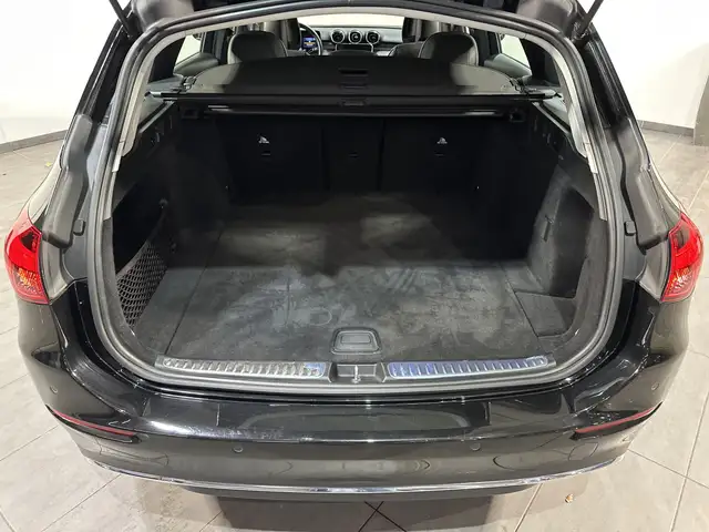 Mercedes-Benz C-Class view 6