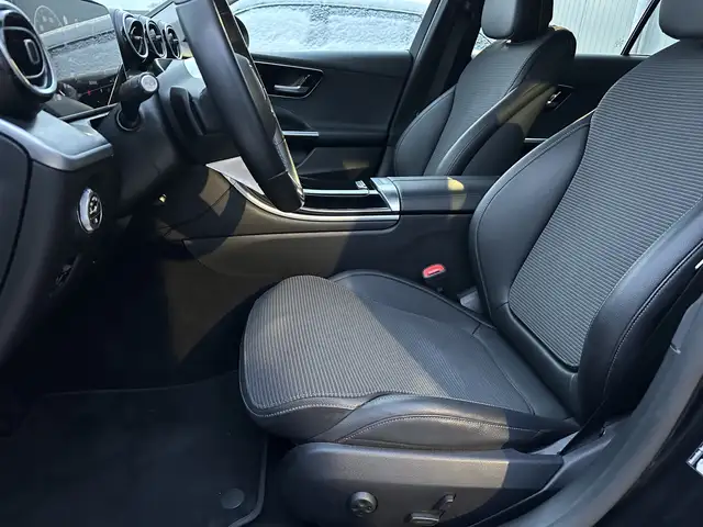 Mercedes-Benz C-Class view 9