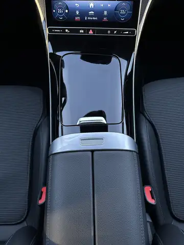 Mercedes-Benz C-Class view 13