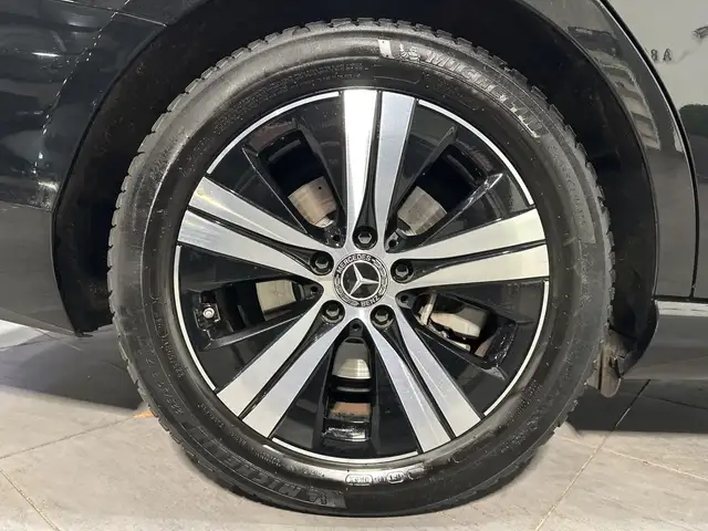 Mercedes-Benz C-Class view 3