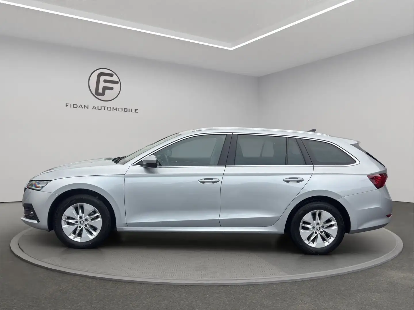 Skoda Octavia Combi*Pano*LED*AHK*App*Ambi*Kamera*Navi* Argent - 2