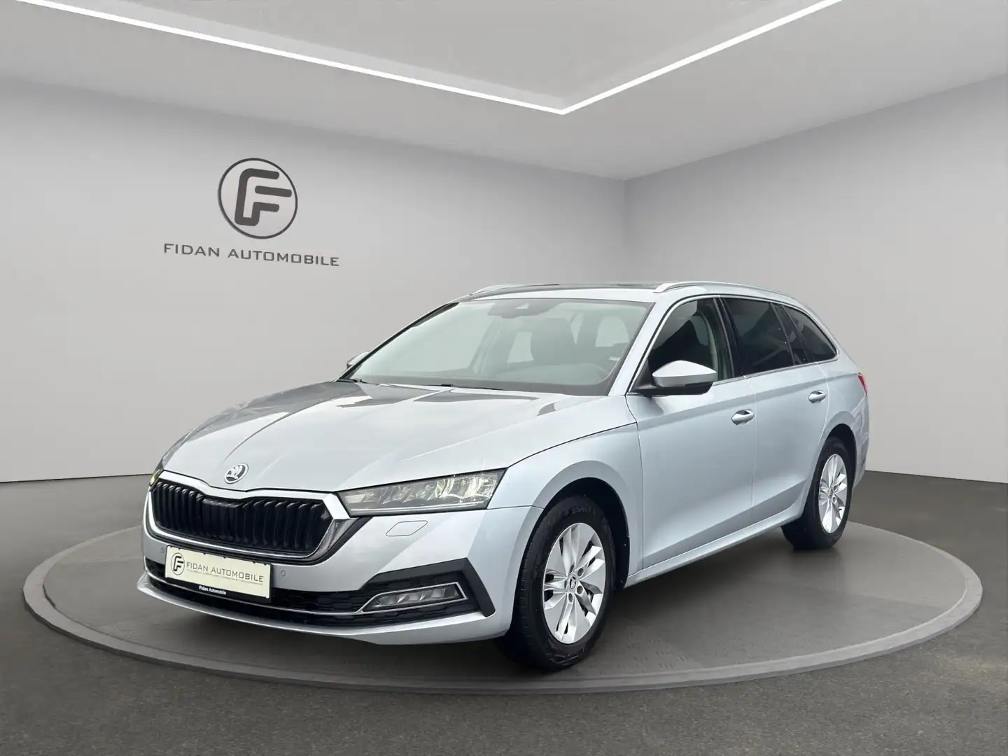 Skoda Octavia Combi*Pano*LED*AHK*App*Ambi*Kamera*Navi* Argent - 1