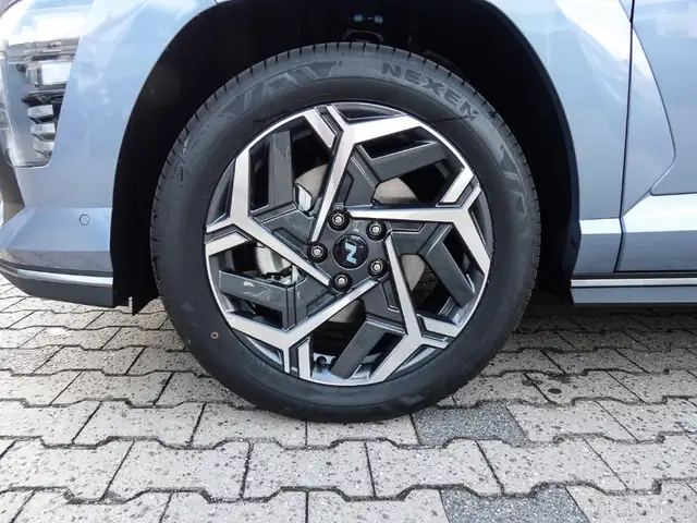 Hyundai Kona view 3
