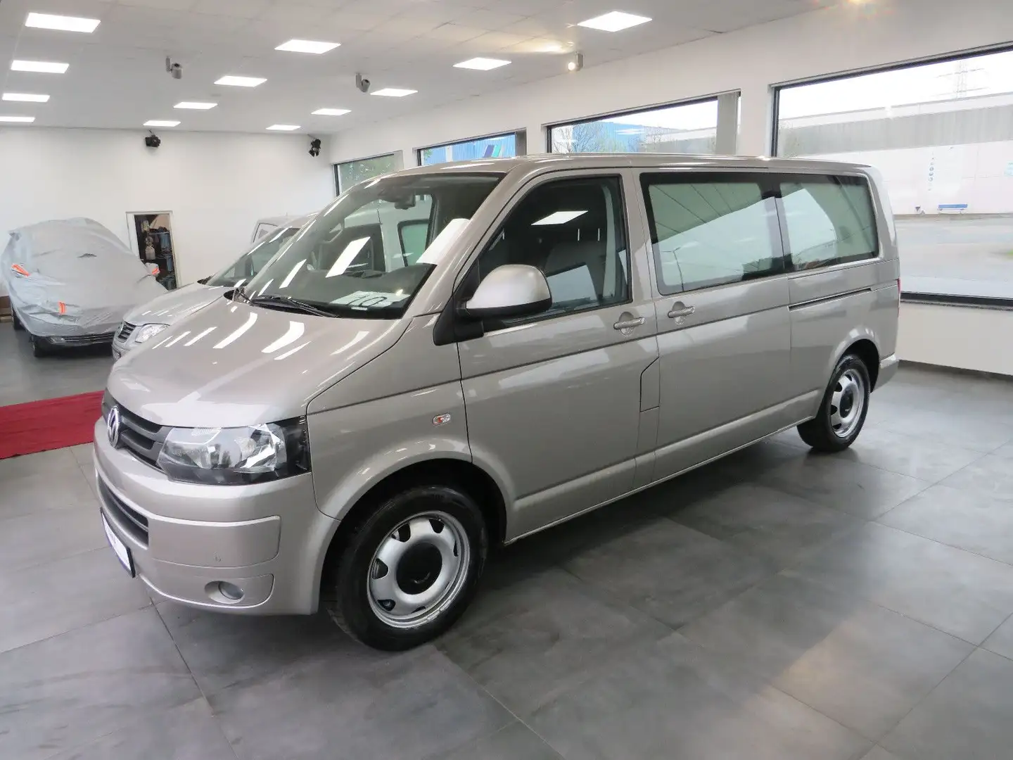Volkswagen T5 lang BINZ Bestattungswagen / Leichenwagen Silber - 1