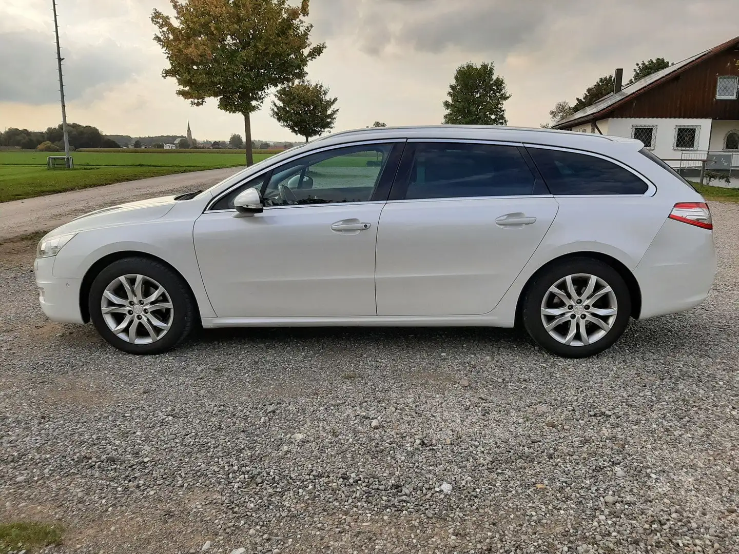 Peugeot 508 SW 2.0 HDI Allure Leder Navi SHZ LED Panoram Weiß - 2