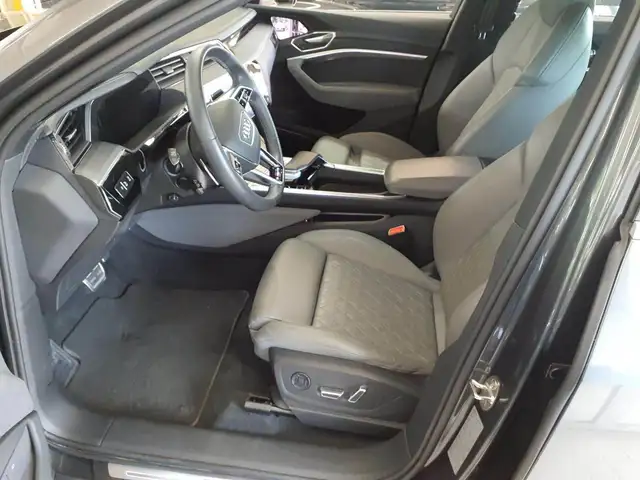Audi Q8 E-Tron view 4