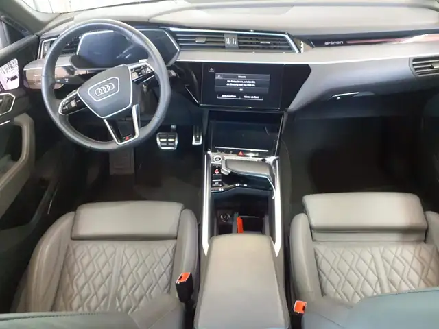 Audi Q8 E-Tron view 5