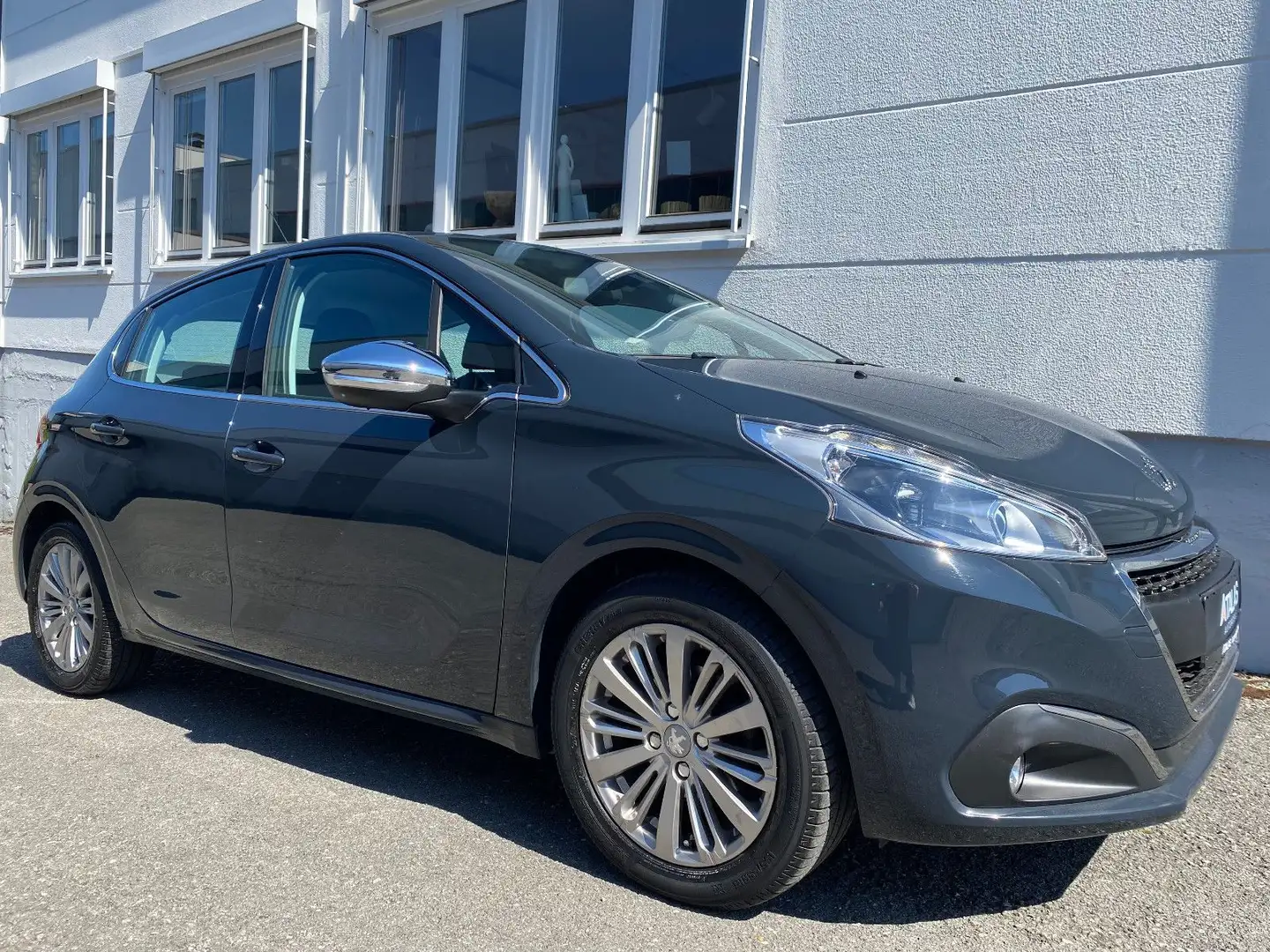 Peugeot 208 Allure1.2 PureTech  erst.25000Km Grau - 2