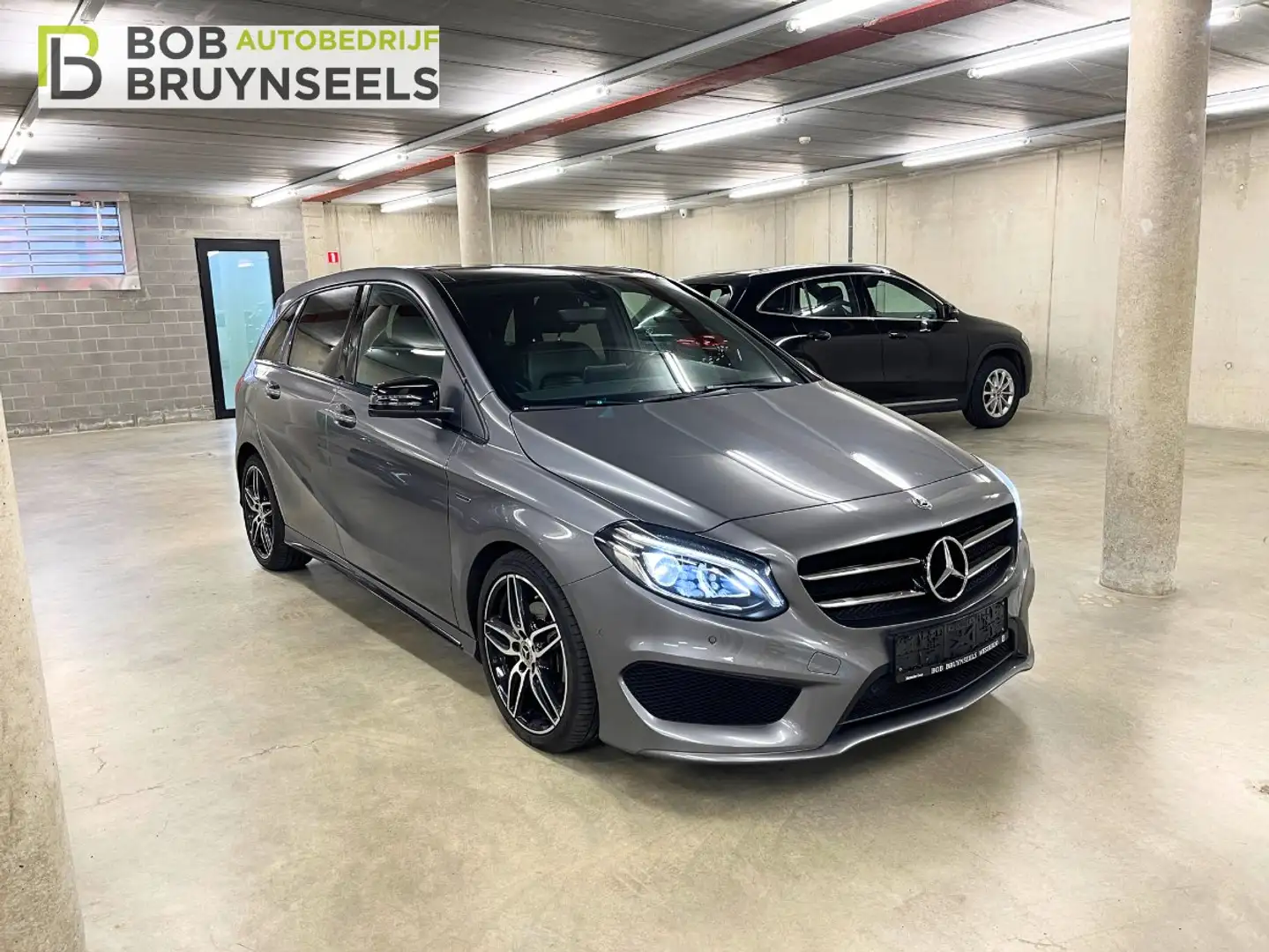 Mercedes-Benz B 180 AMG Line -Camera - CarPlay - nightpak -Panodak Gris - 1