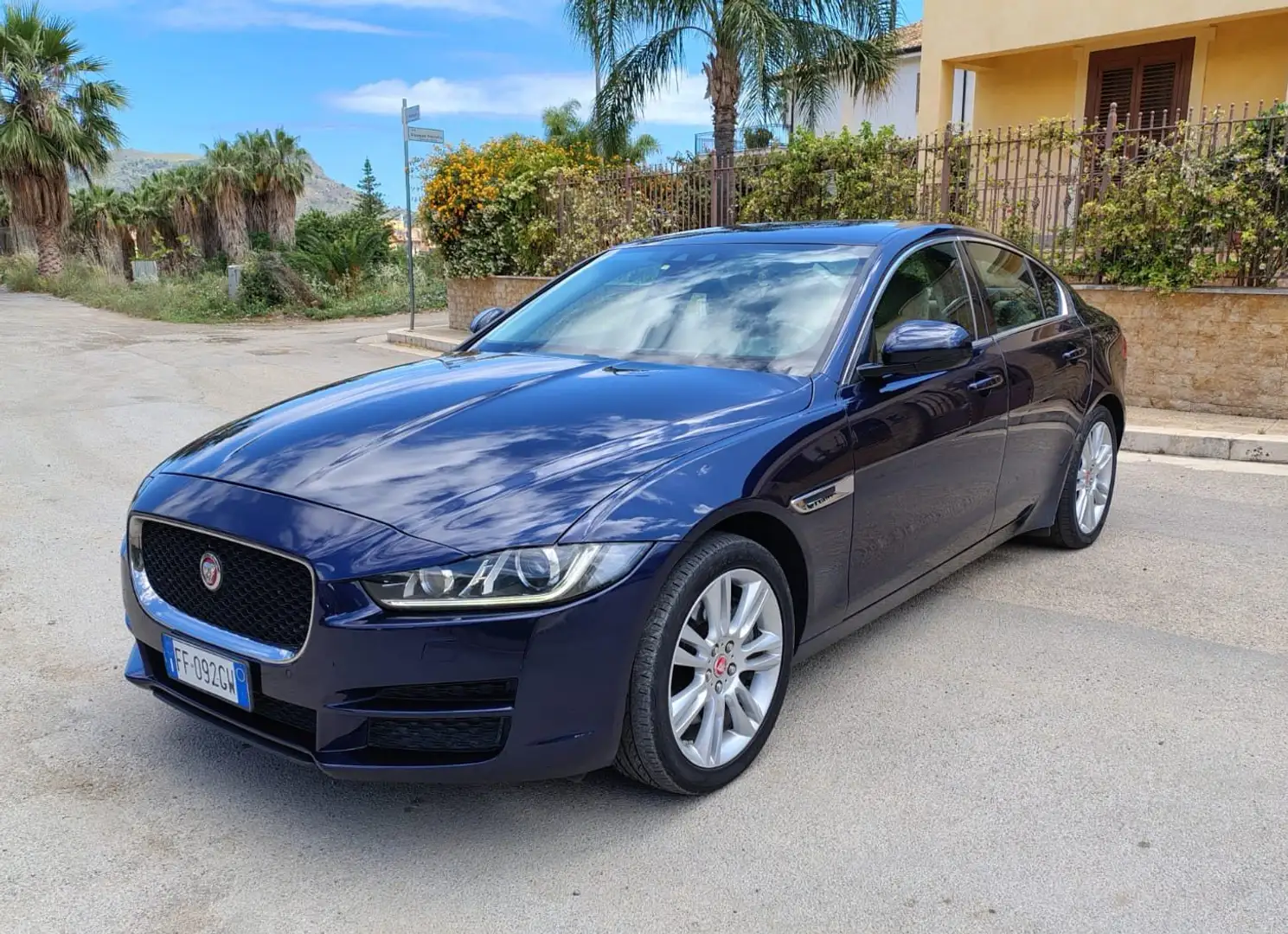 Jaguar XE XE 2.0d Prestige 180cv Blu/Azzurro - 1