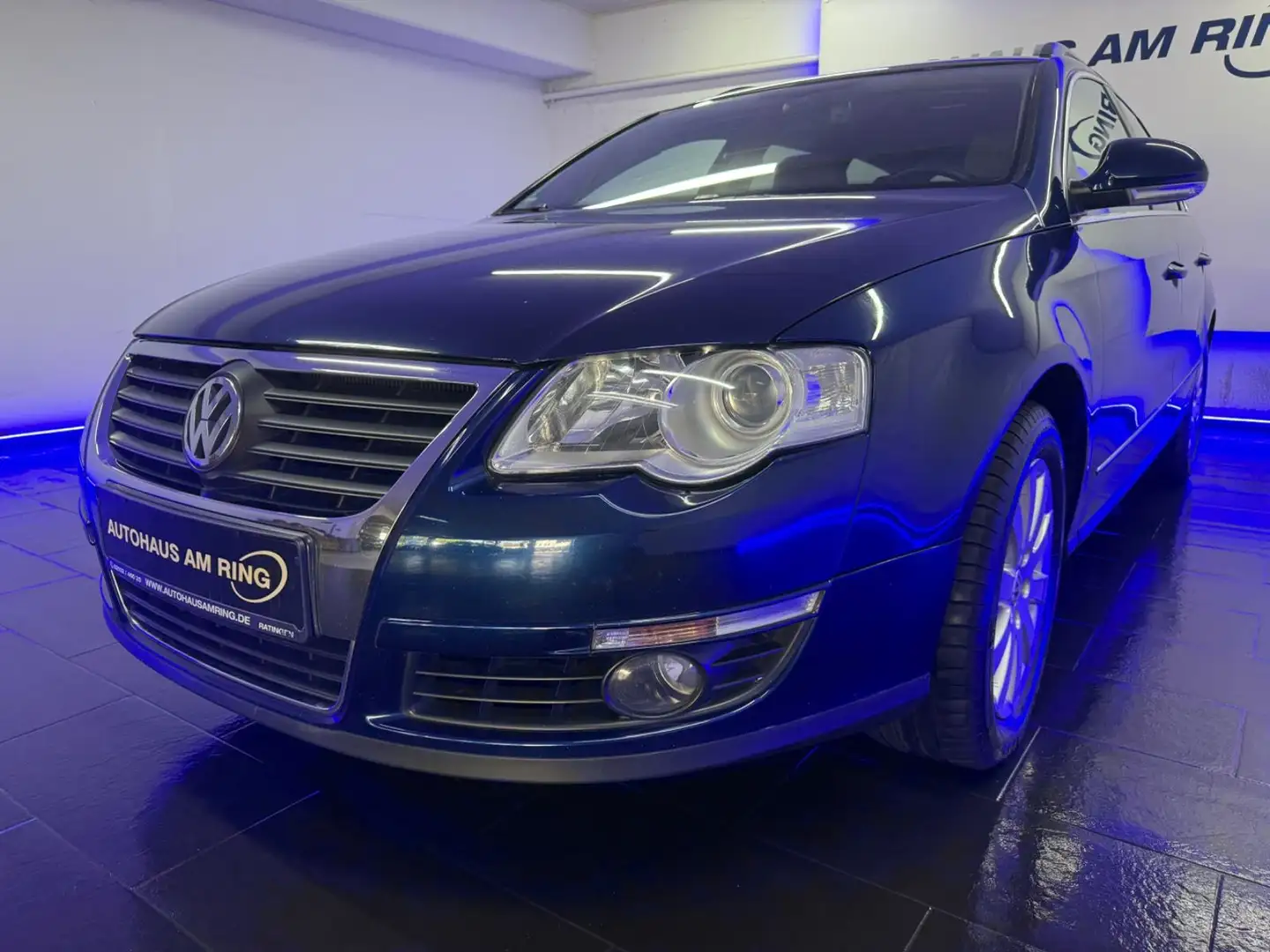 Volkswagen Passat Variant 2.0 FSI Comfort TEMPO SZHG ALU Blau - 2