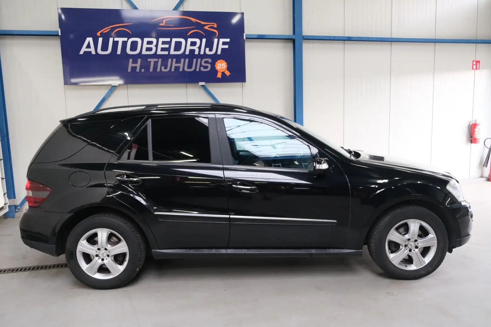 Mercedes-Benz ML 320 CDI 4MATIC - Luchtvering, Navi, Schuifdak, Trekhaa Zwart - 2