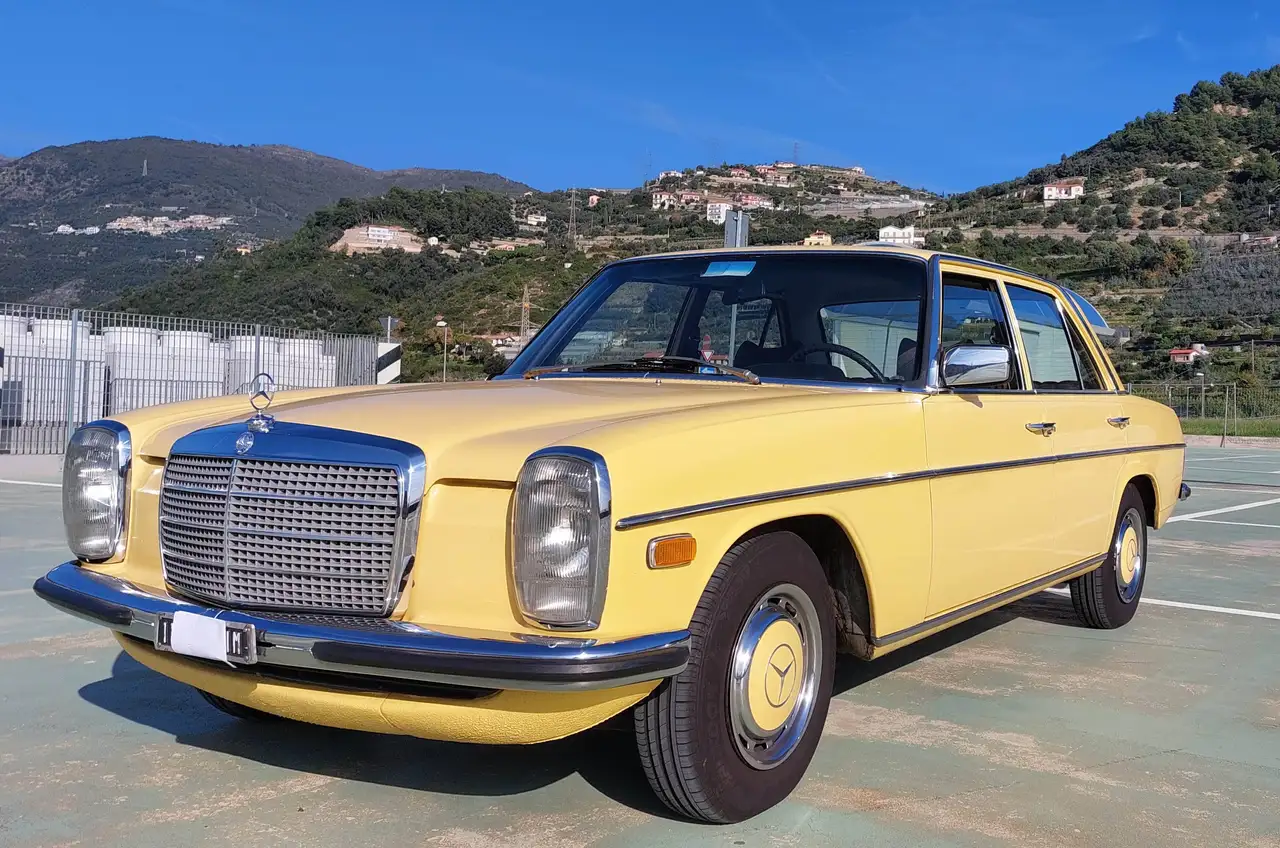Mercedes-Benz 230 W115, foto 1