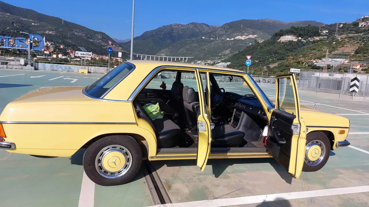 Mercedes-Benz 230 W115, foto 2