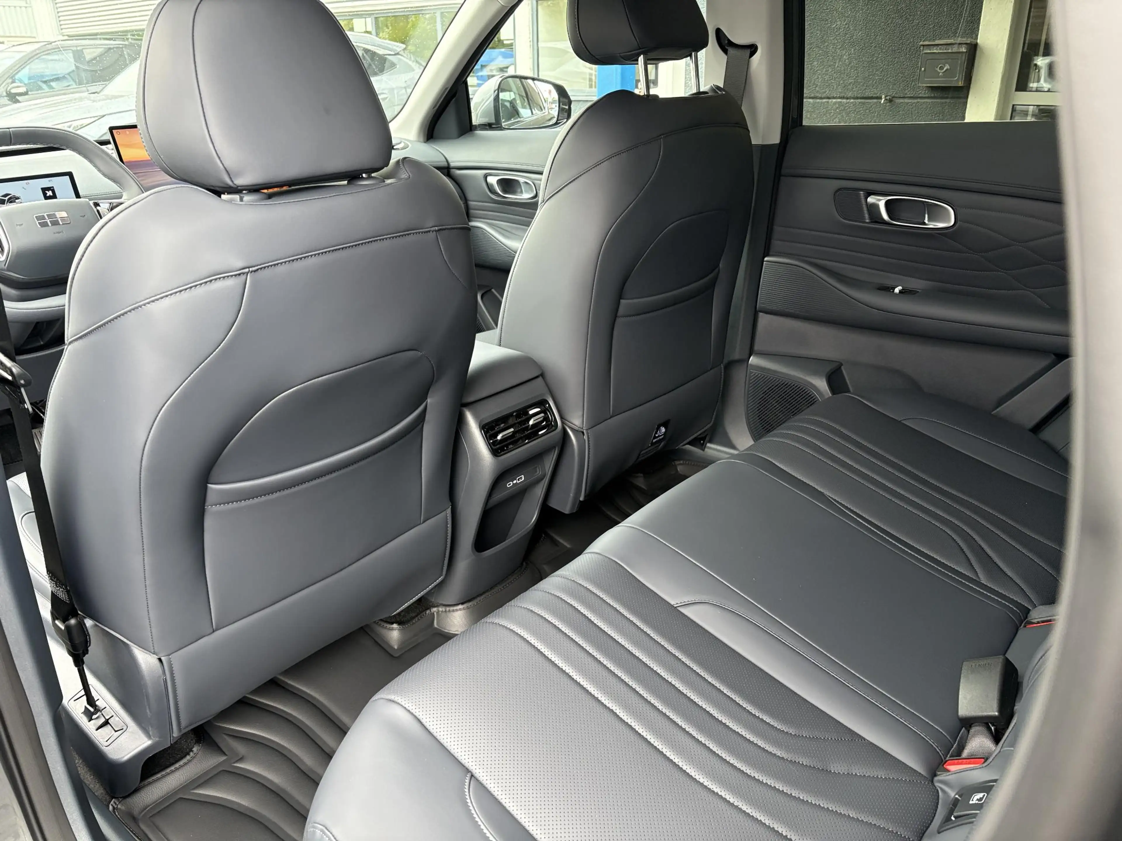 Geely Starray EM-i 1.5 Pro — photo 15