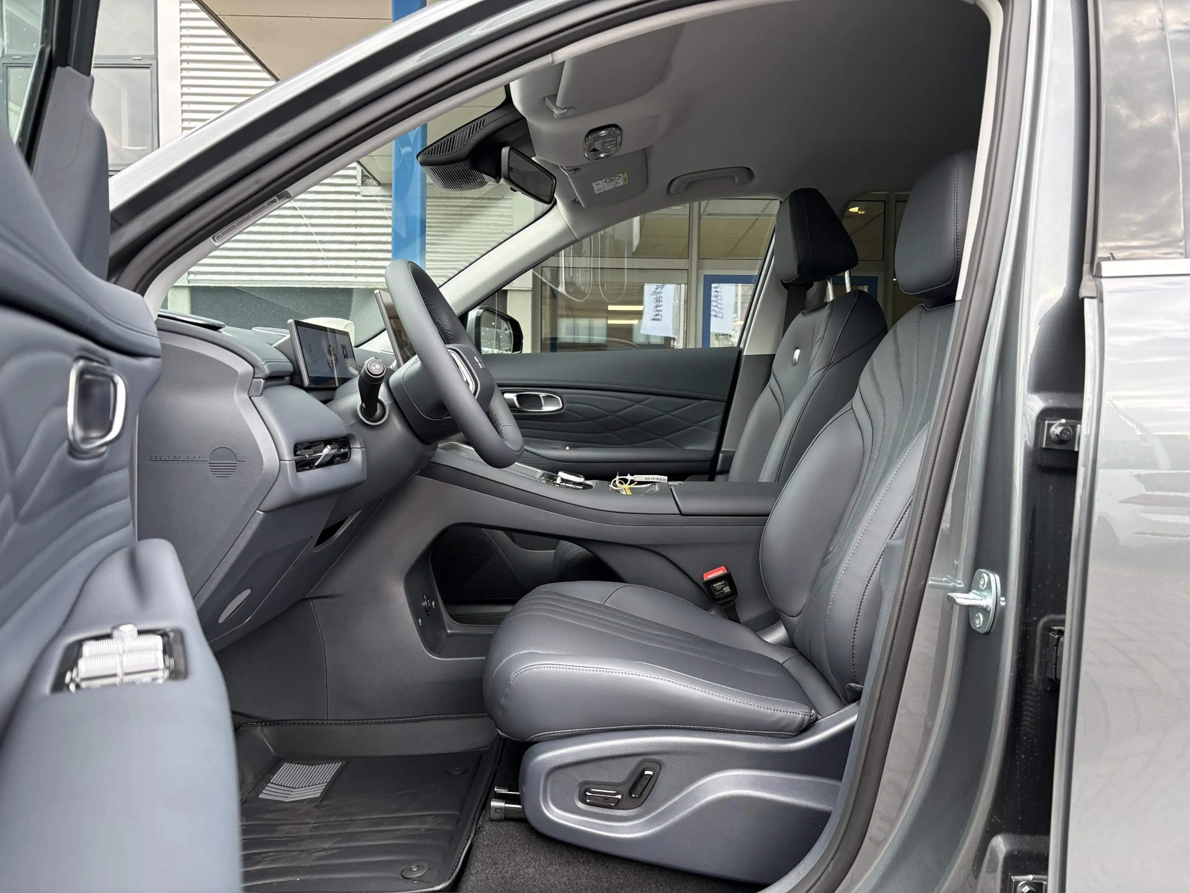 Geely Starray EM-i 1.5 Pro — photo 13