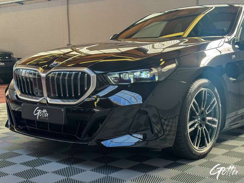 Photo du véhicule BMW 530