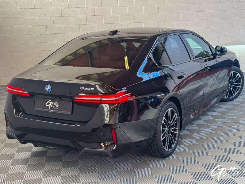 Photo du véhicule BMW 530