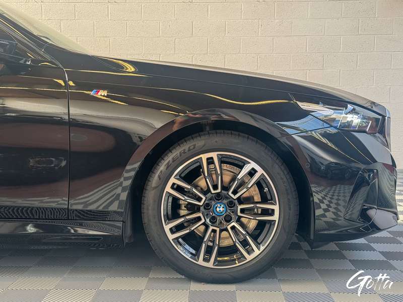 Photo du véhicule BMW 530