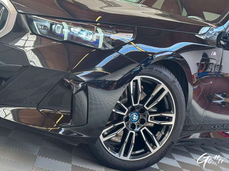 Photo du véhicule BMW 530